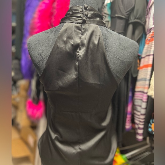 🖤🔥NWOT- Stunning Solid Halter Neck Top SZ S🖤🔥 - Picture 9 of 9